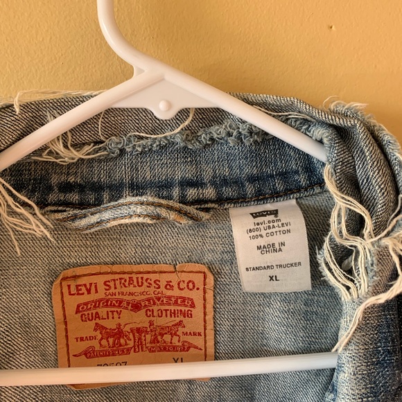 Classic Leviβs Jacket π - Picture 4 of 7